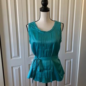Sleeveless blue top